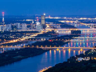 Wien | Donau and Donau City at night