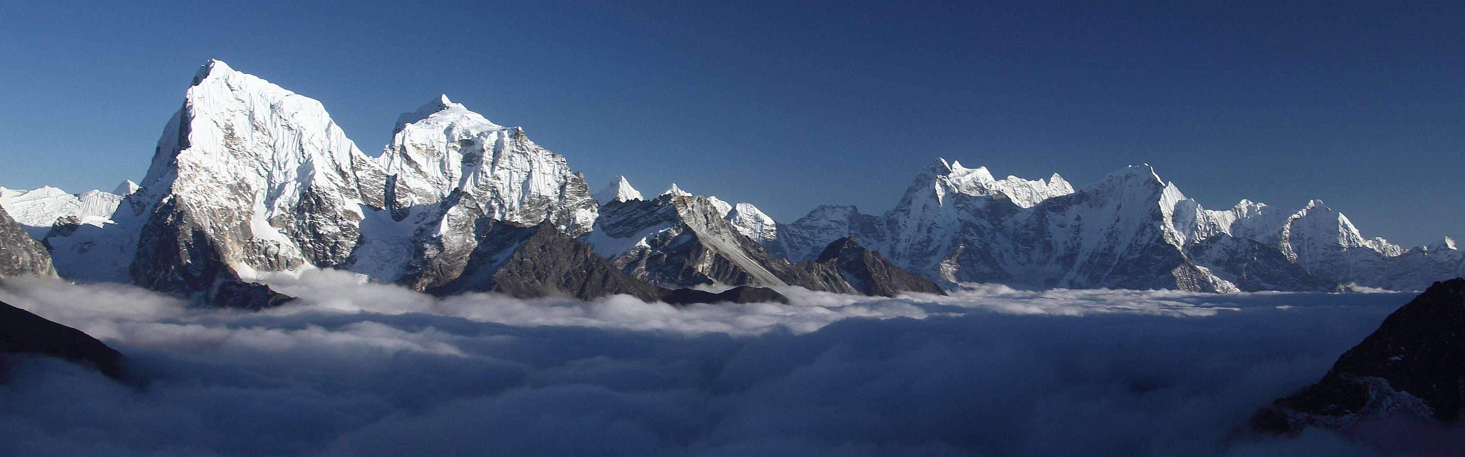 Gokyo Valley  |  Above the clouds