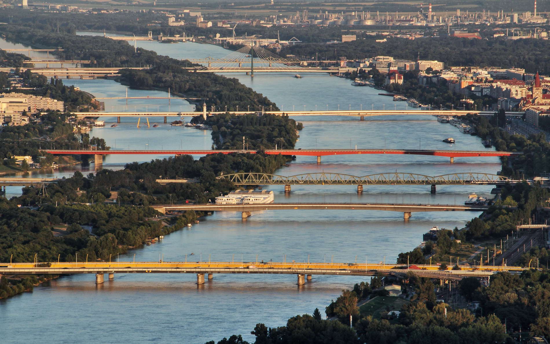 Wien | Donau with bridges