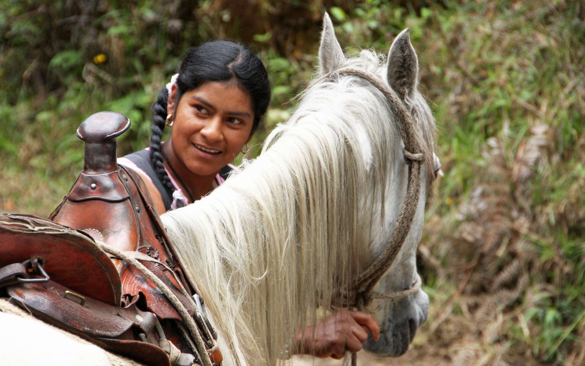 Cuenca Río Piedras  |  Woman with horse