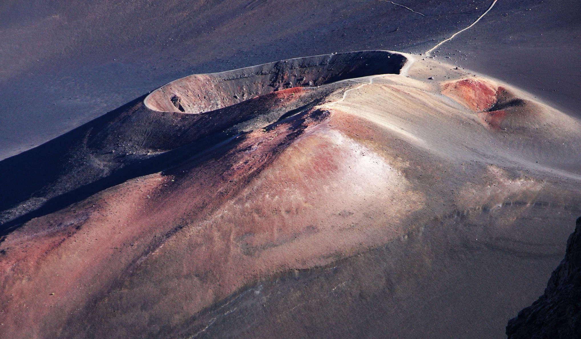 Haleakalā Crater  |  Ka Lu'u o ka 'O'o