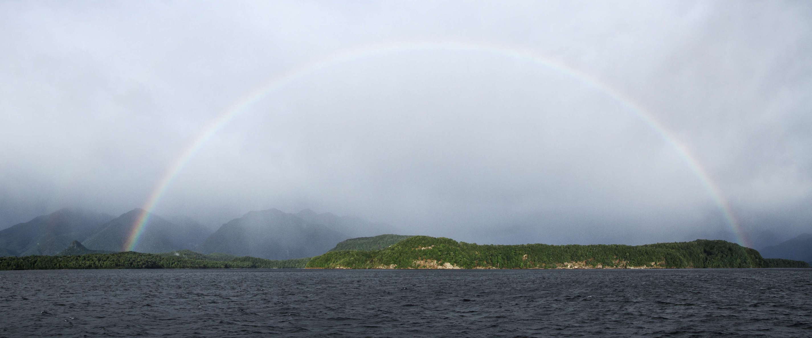 Lake Manapouri  |  Panorama with rainbow