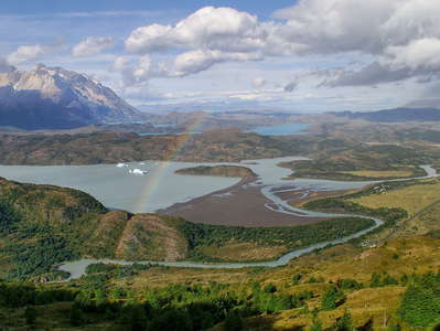 PN Torres del Paine  |  Lago Grey and Cuernos del Paine