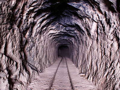 Valle Mendoza  |  Railway tunnel near Guido
