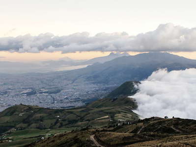Quito  |  Panorama with foehn clouds