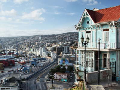 Valparaíso  |  Picturesque building and harbour