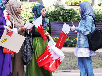 Sydney  |  Young women promoting the Arab Revolution