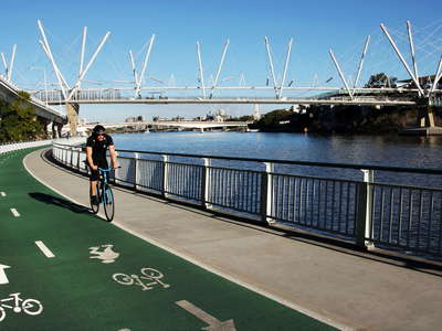 Brisbane  |  Bicentennial Bikeway and Kurilpa Bridge