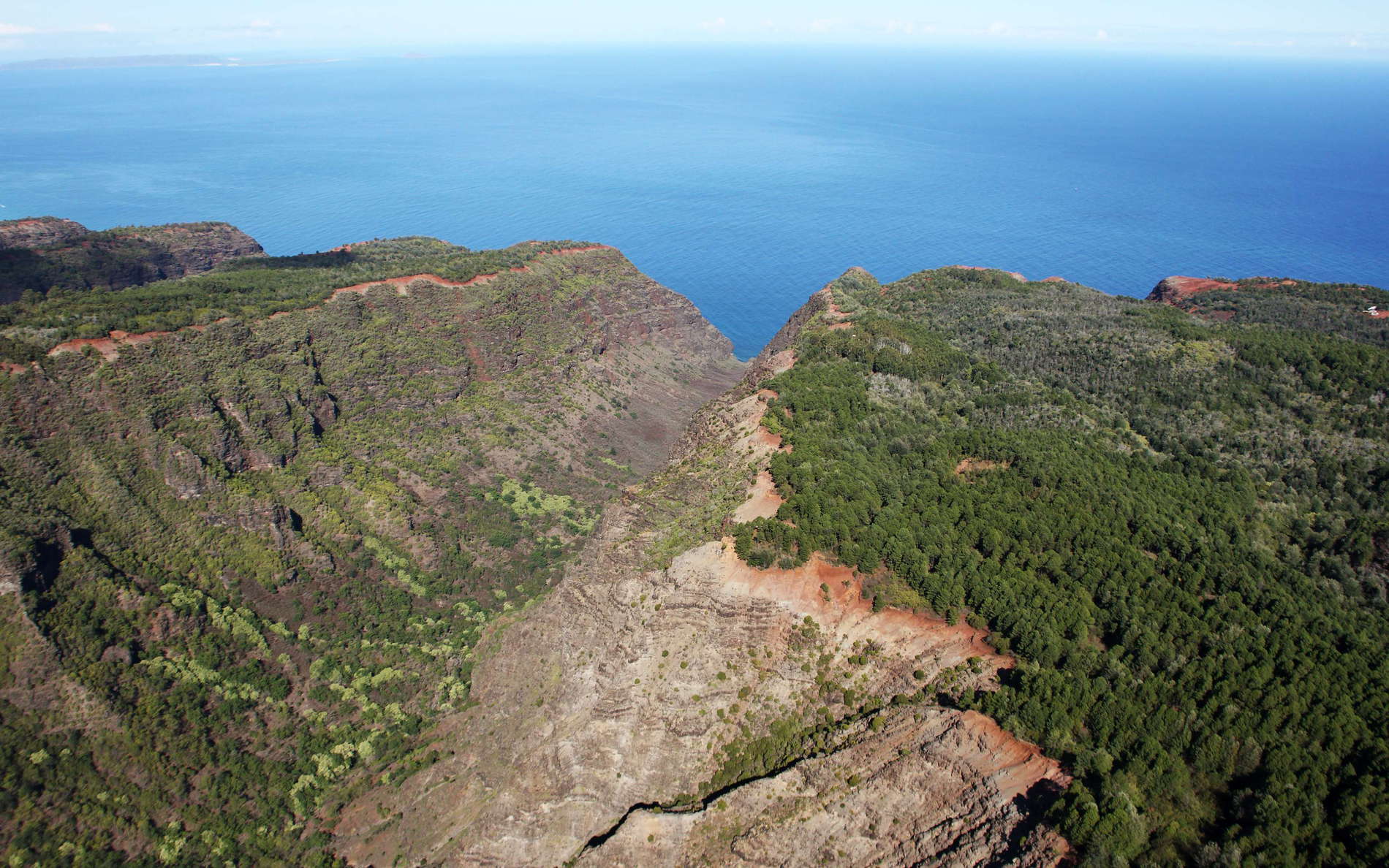Kauhao Valley and Mākaha Ridge