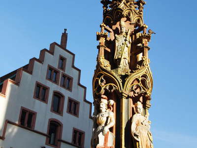 Freiburg im Breisgau | Münsterplatz with fountain