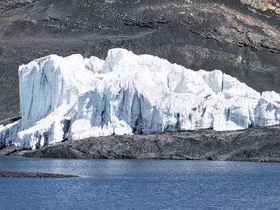 Cordillera Blanca  |  Isolated piece of Pastoruri Glacier