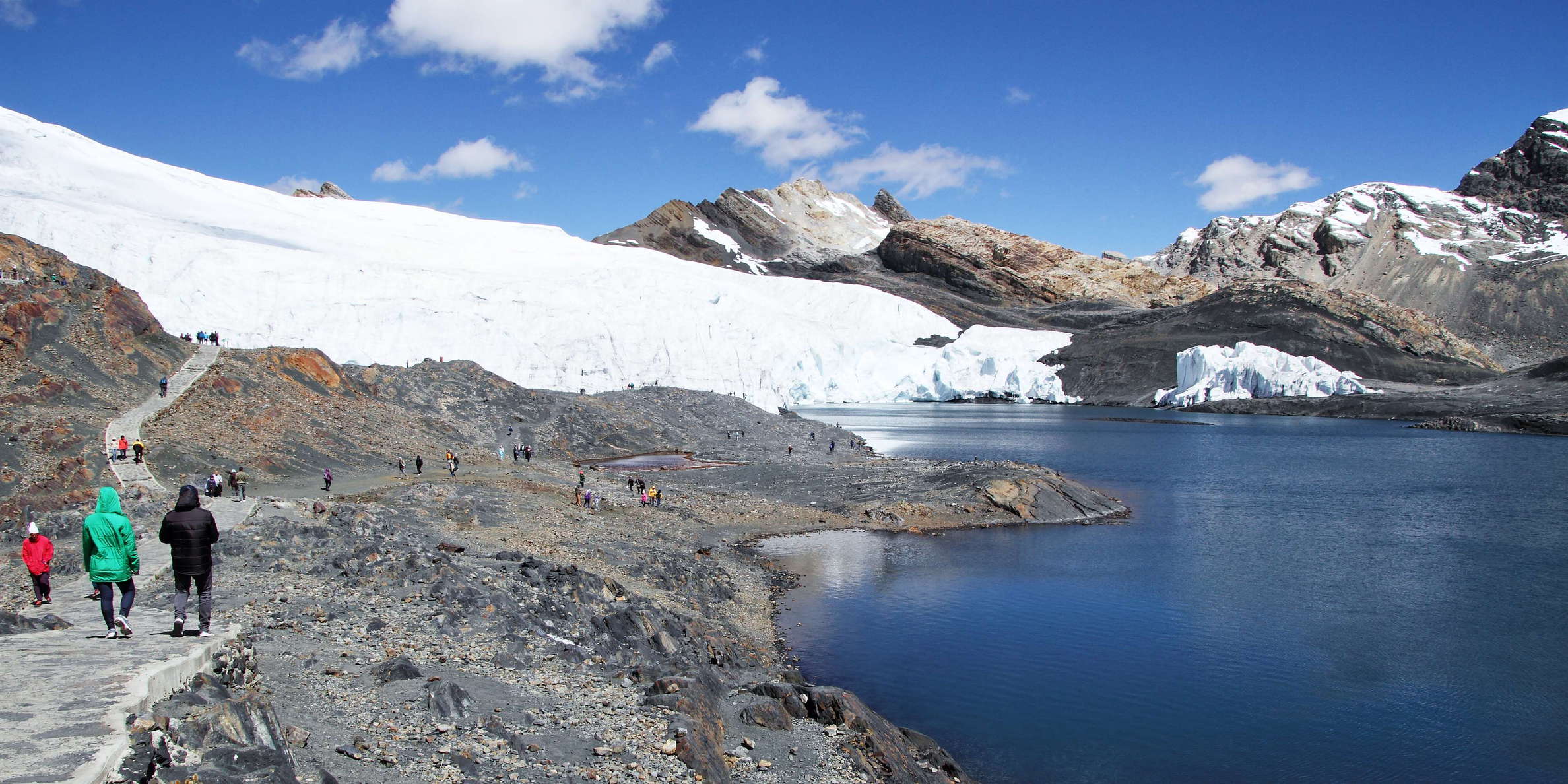 Cordillera Blanca | Glaciar Pastoruri with proglacial lake
