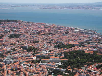 Lisboa  |  City centre with Rio Tejo