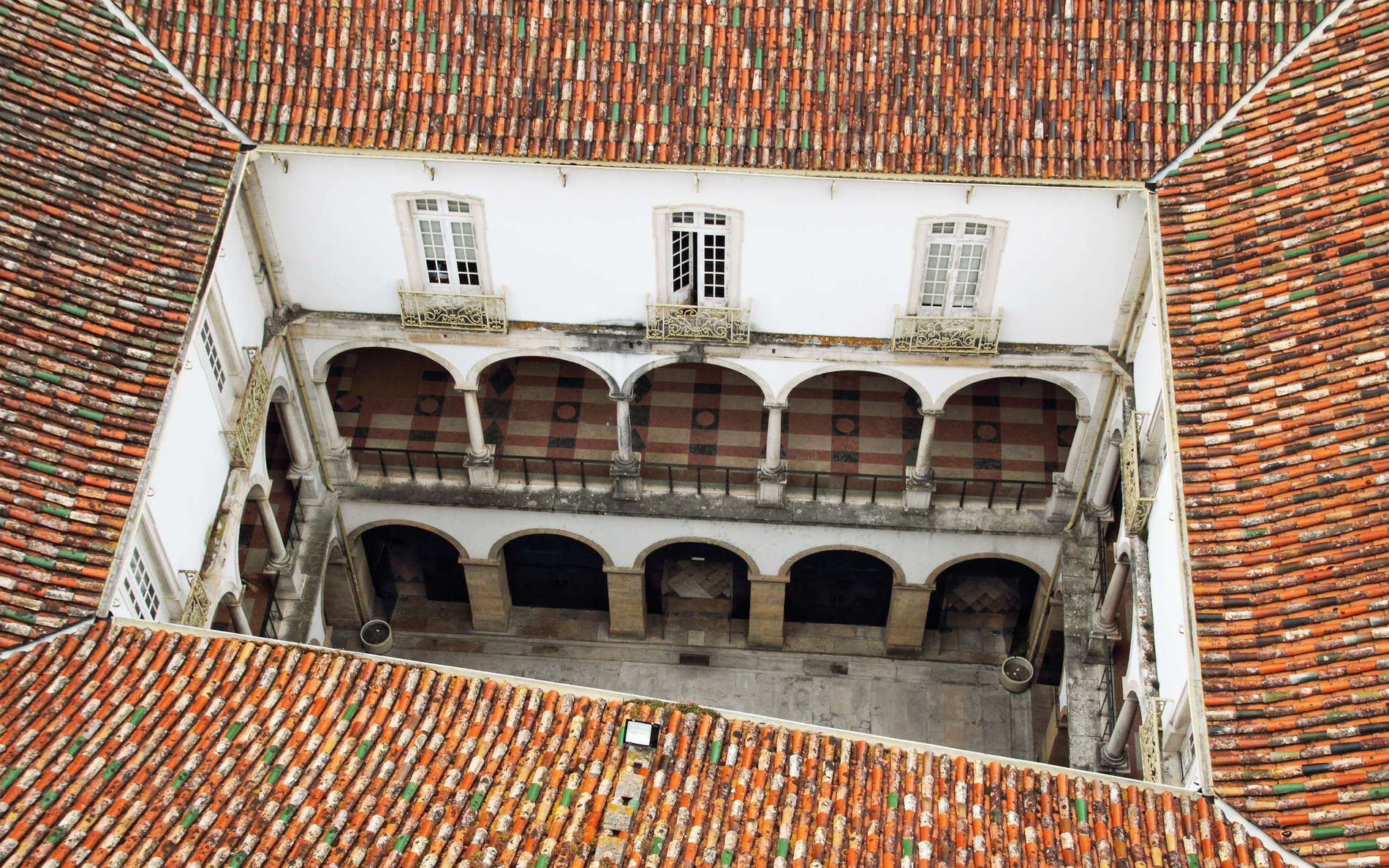 Coimbra  |  Cloister of Law Faculty