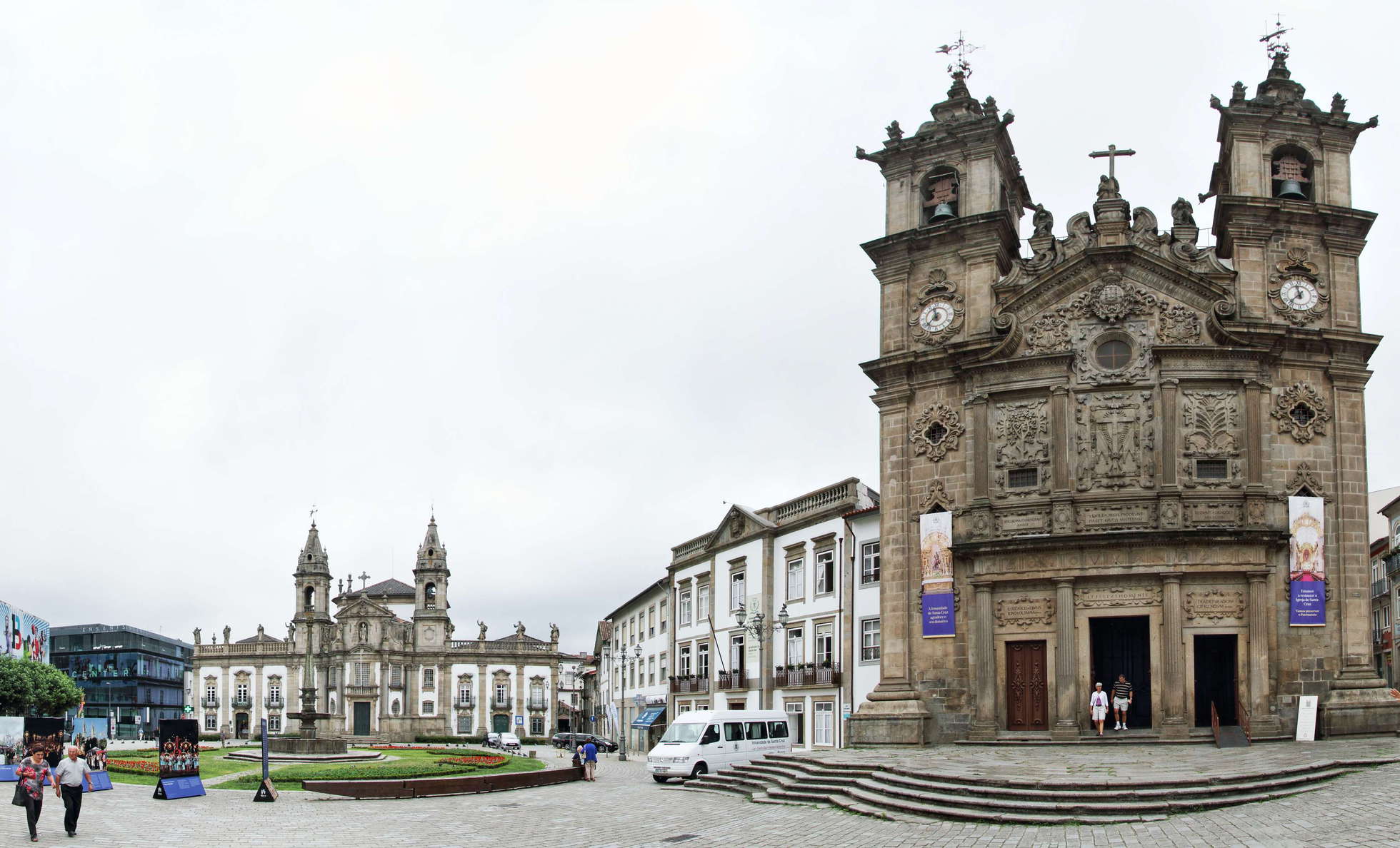 Braga  |   Panorama of Largo de Santa Cruz