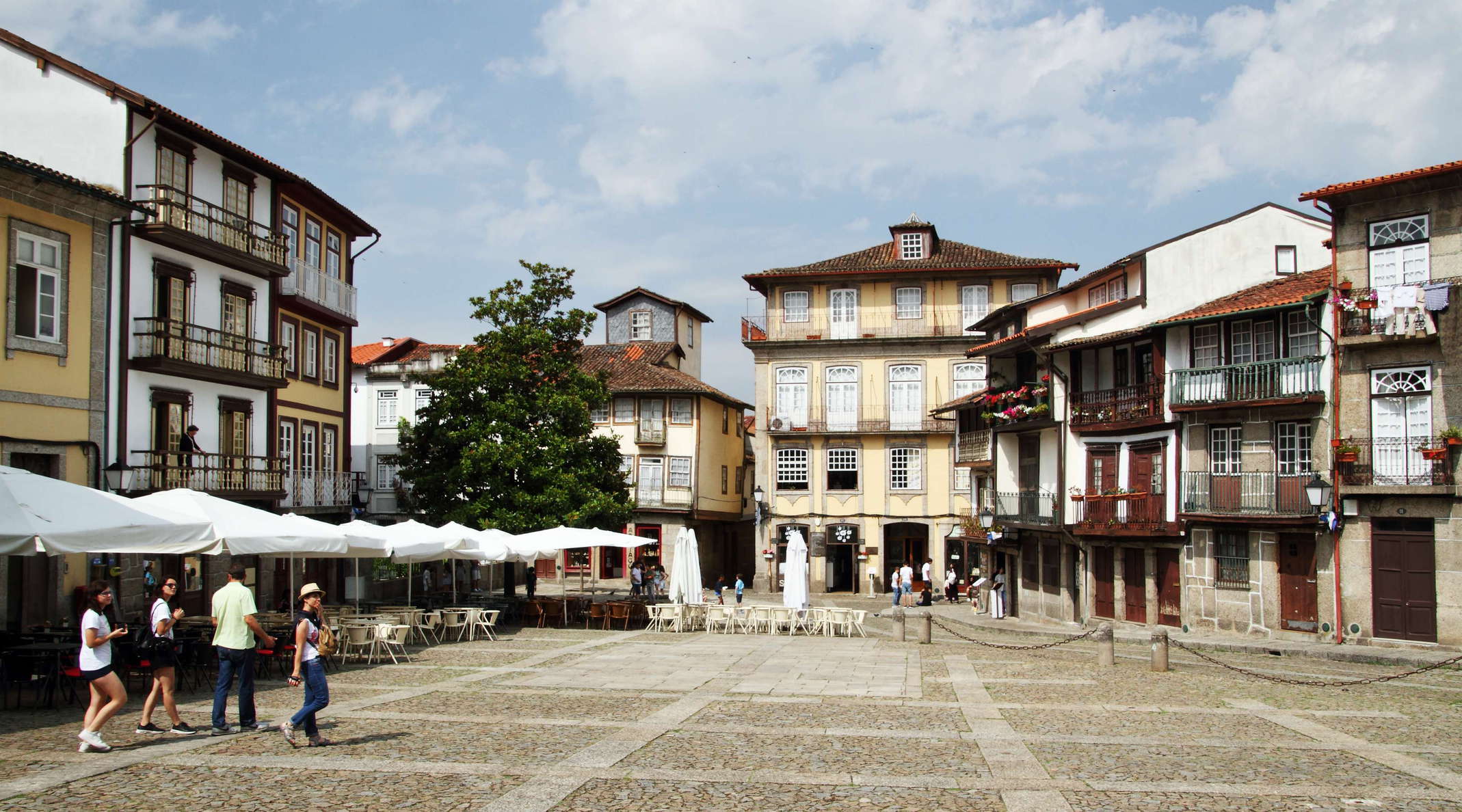 Guimarães  |   Praça de São Tiago
