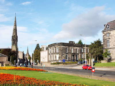 Dundee  |  Airlie Place with Dundee West Church