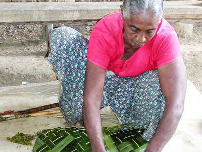 Madu Ganga  |  Processing of coconut leaves