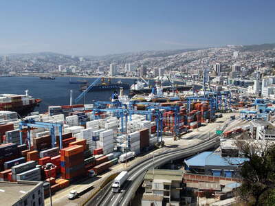 Valparaíso  |  Panorama with harbour