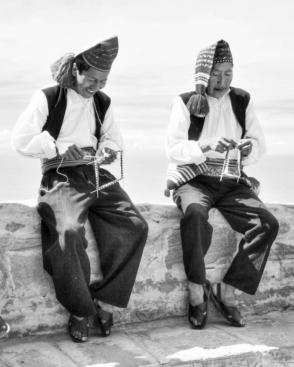 Isla Taquile | Knitting men