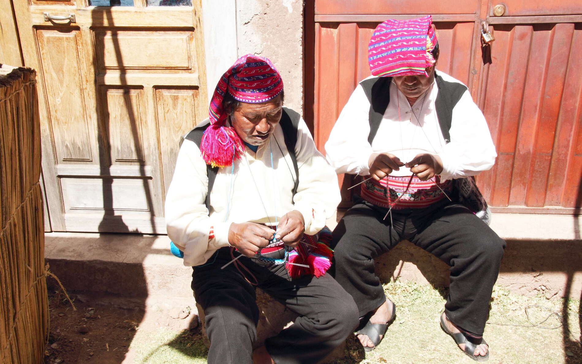 Isla Taquile | Knitting men