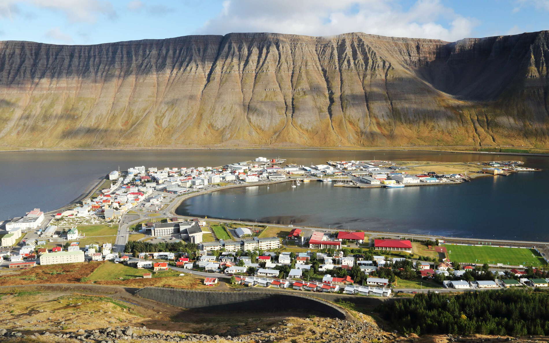 Ísafjörður with Skutulsfjörður