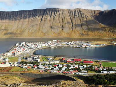 Ísafjörður with Skutulsfjörður