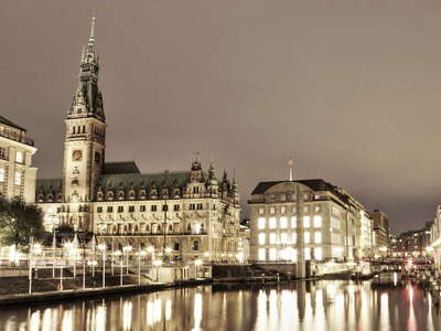 Hamburg | Kleine Alster and Rathaus at night
