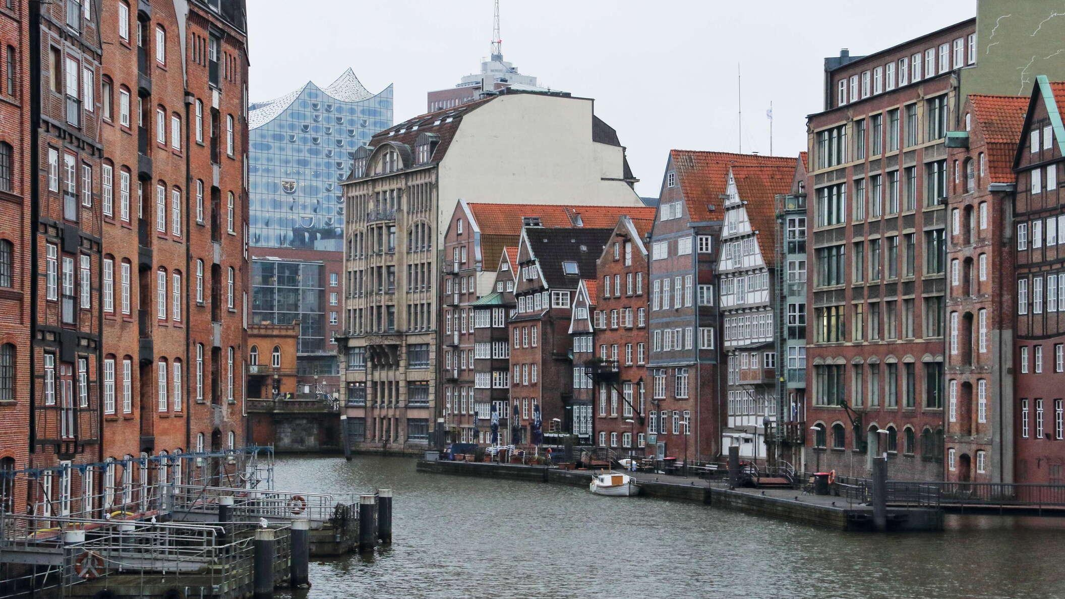 Hamburg | Nikolaifleet with historic buildings