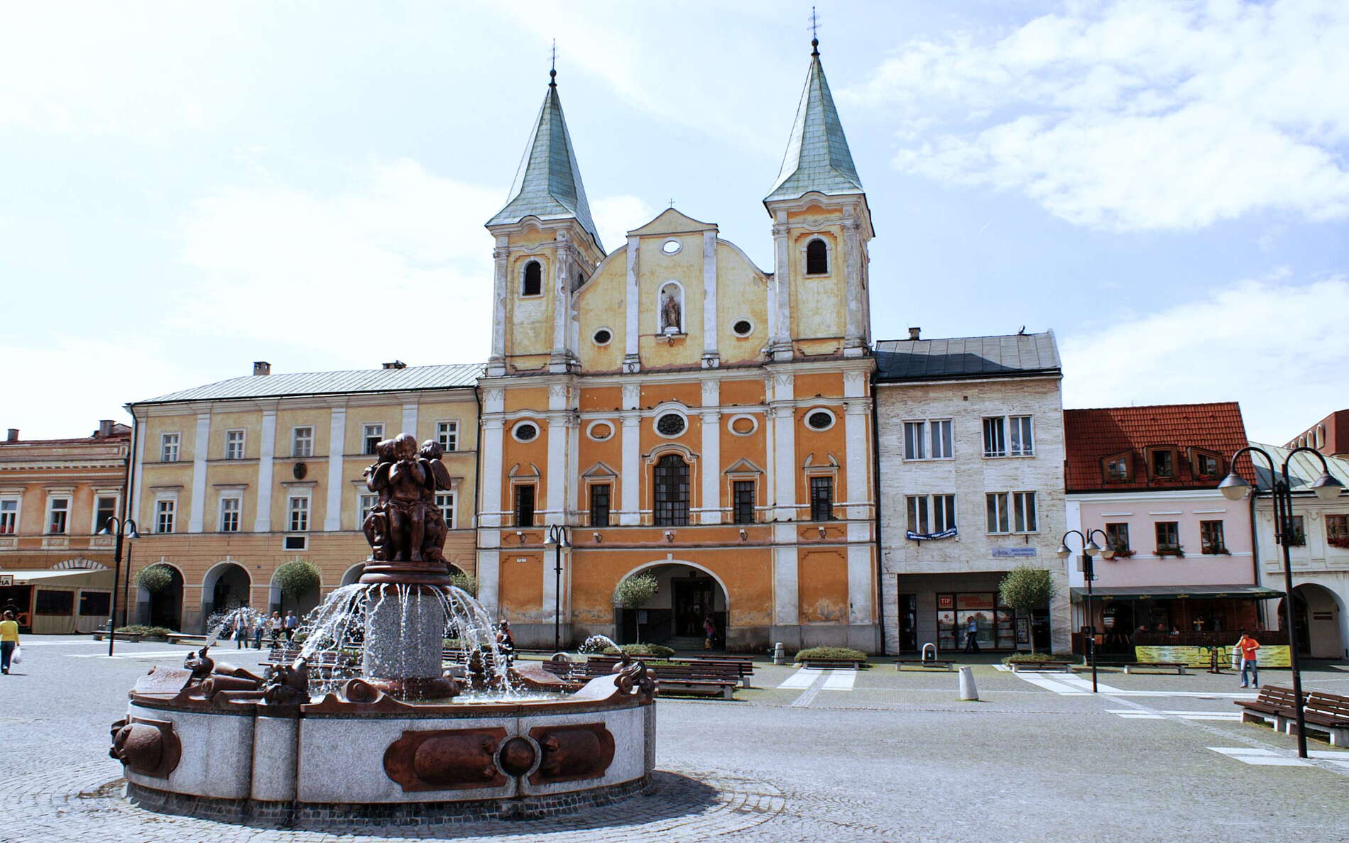 Žilina | Mariánske námestie with kostol svätého Pavla apoštola