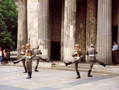 Berlin | Neue Wache with soldiers