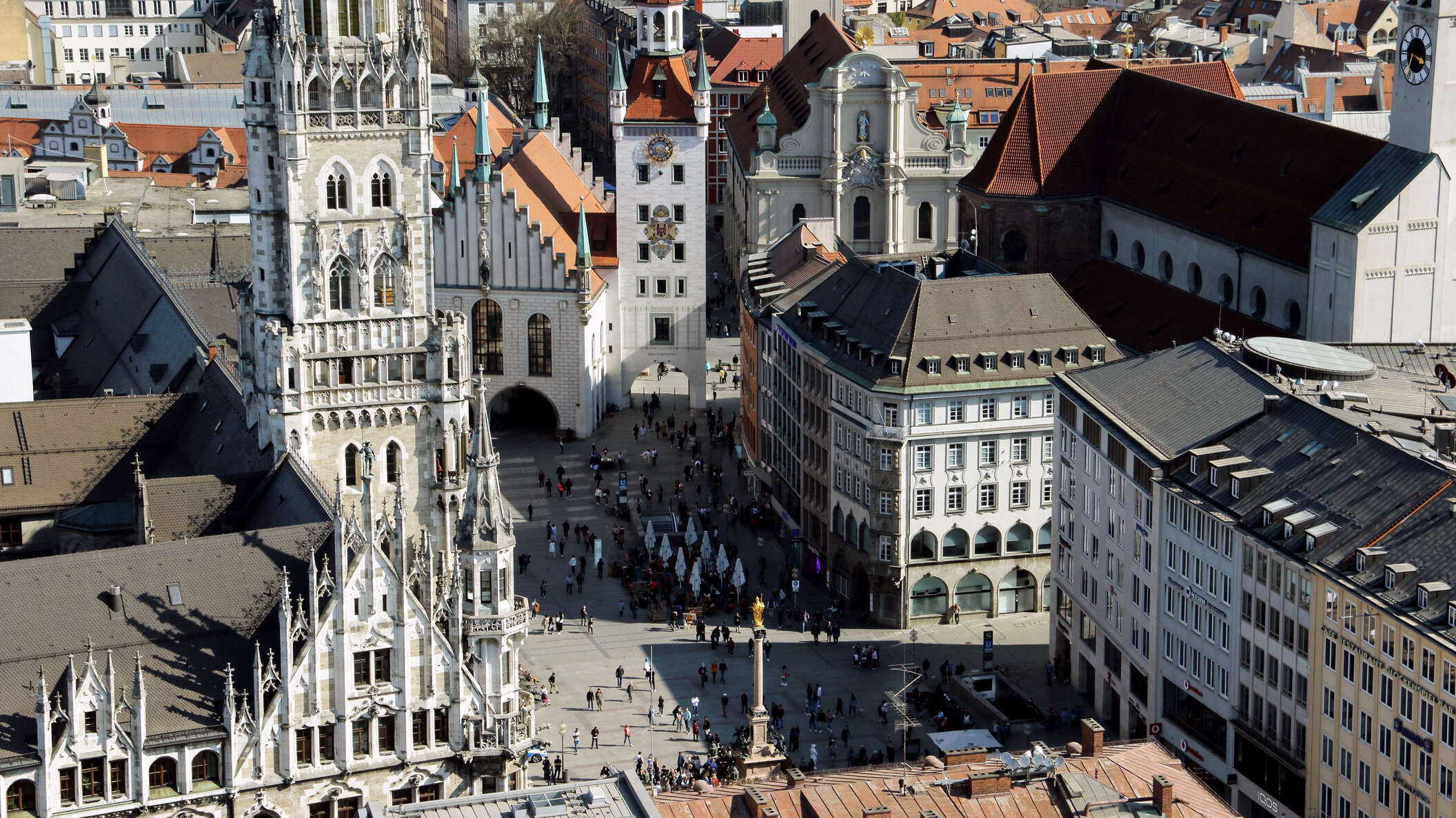 München | Marienplatz with New and Old Town Hall