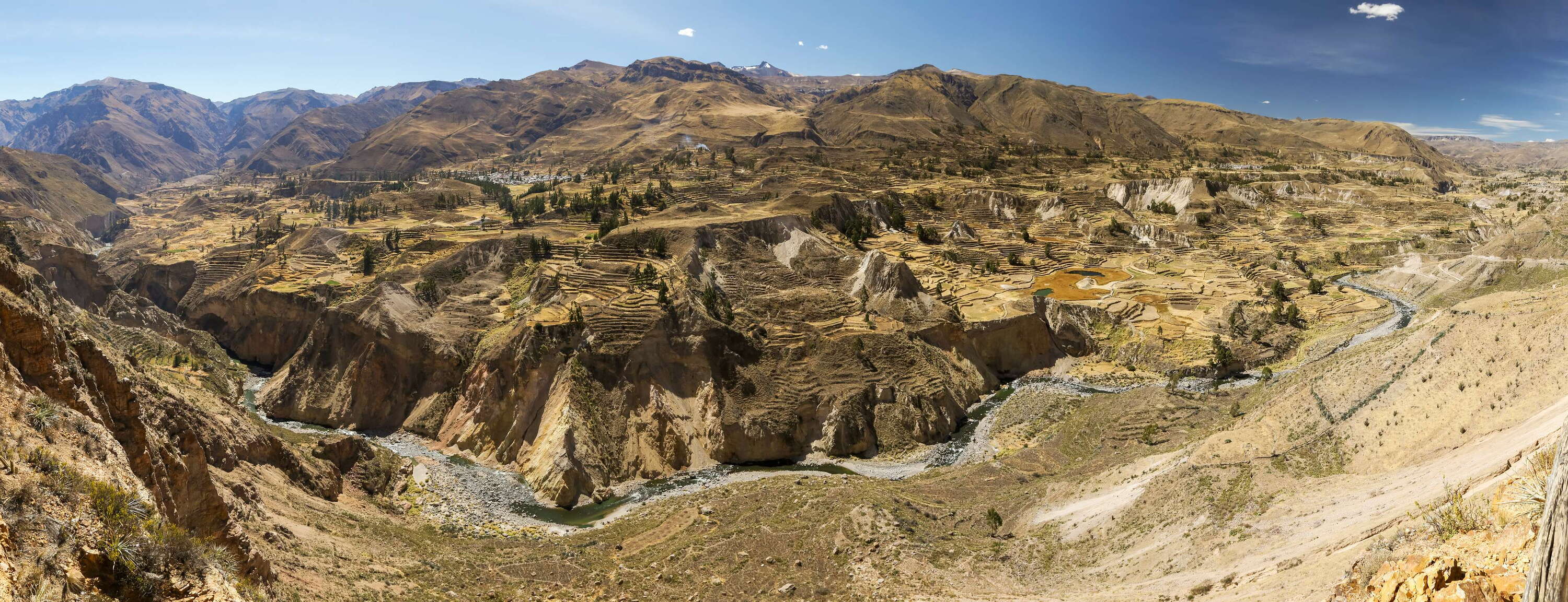 Valle del Colca | Panoramic view with Madrigal and Lari