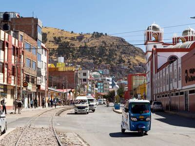 Puno | Jirón Cahuide with railway line