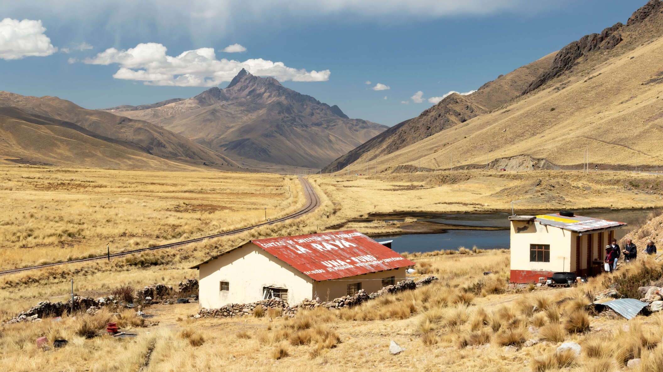 Abra La Raya with Cusco-Puno railway line