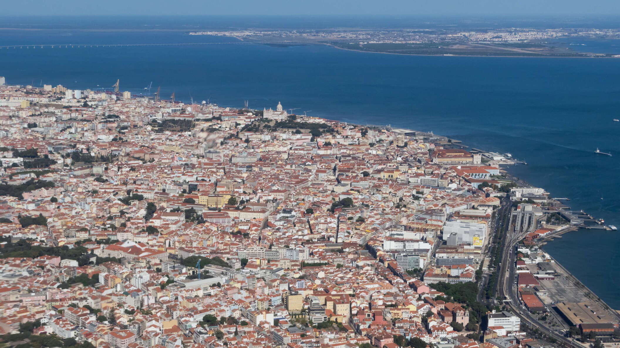 Lisboa | City centre with Rio Tejo