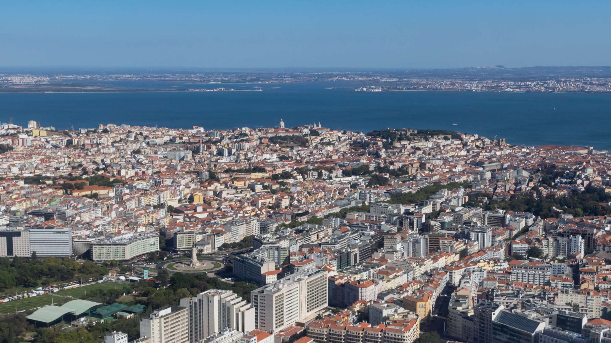 Lisboa | City centre with Rio Tejo