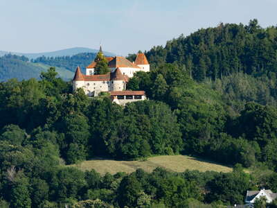 Styrian Hill Country with Plankenwarth Castle