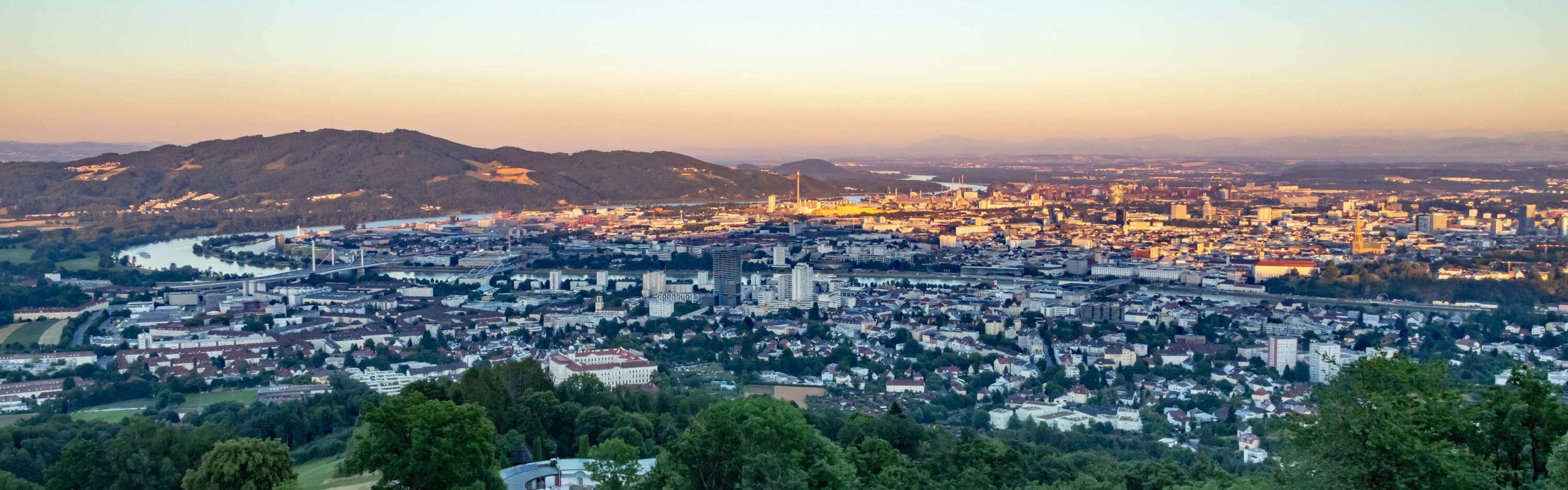 Linz with Pfenningberg at sunset