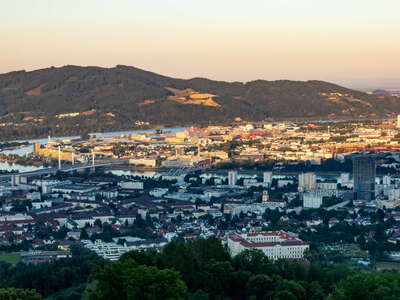 Linz with Pfenningberg at sunset