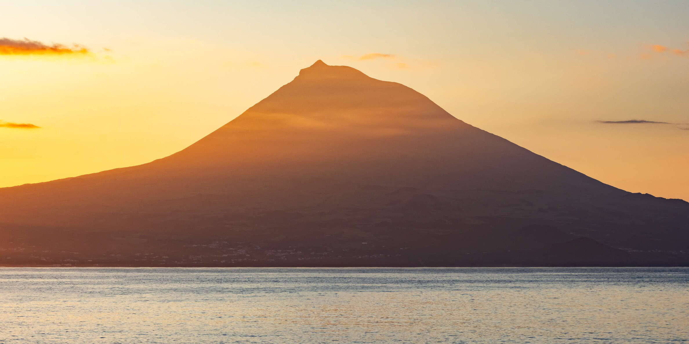 Montanha do Pico at sunrise