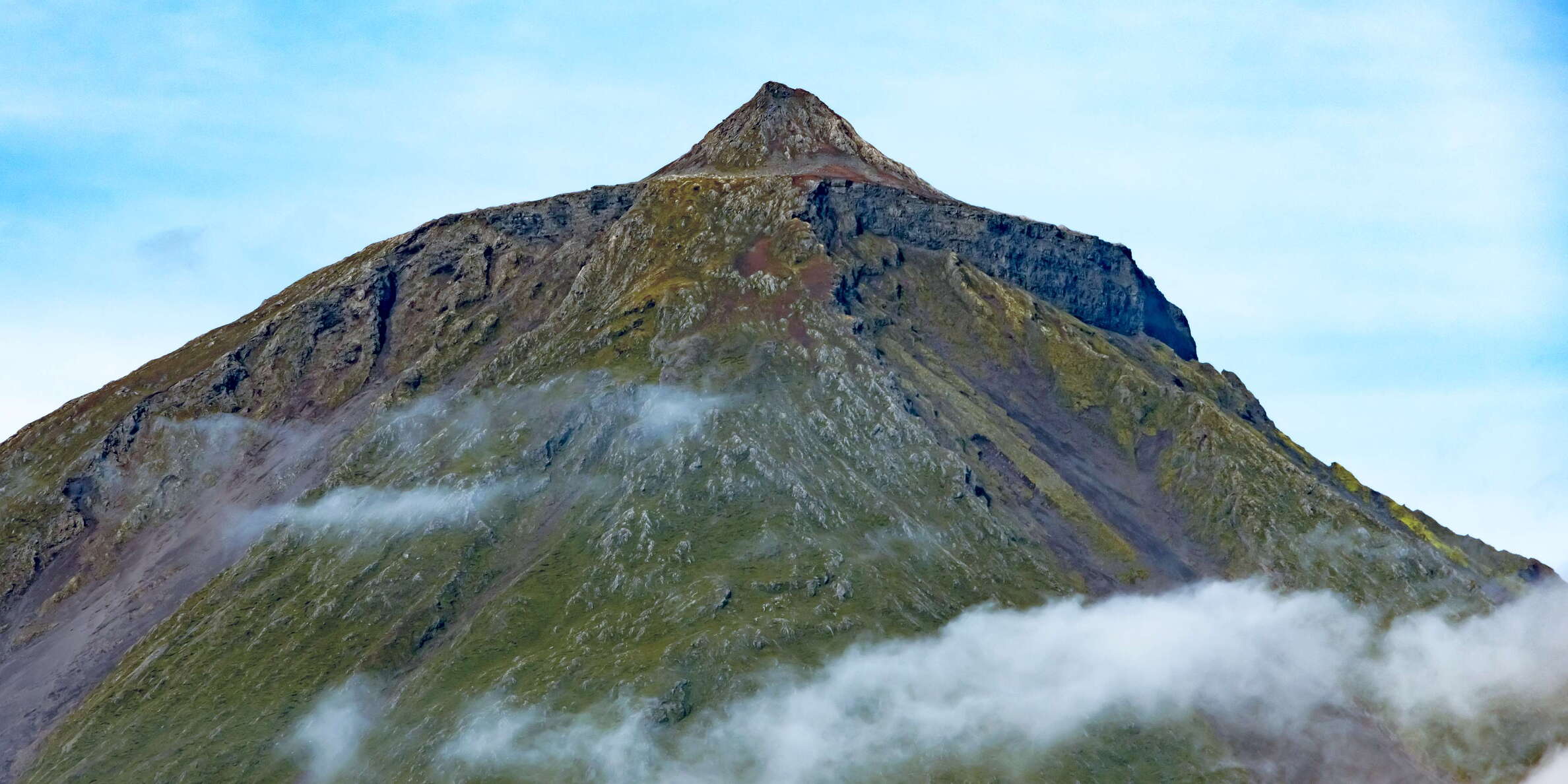 Montanha do Pico | Summit area with Piquinho