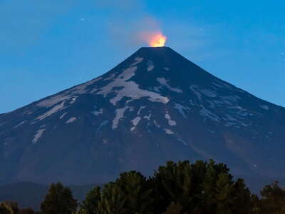 Volcán Villarrica at night