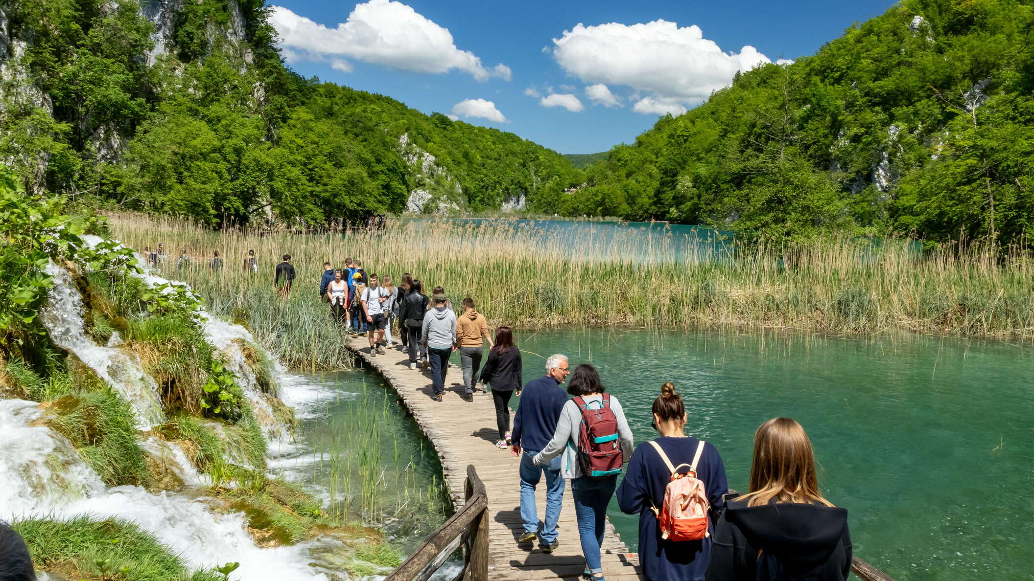 Plitvička jezera | Tourists at Velike kaskade