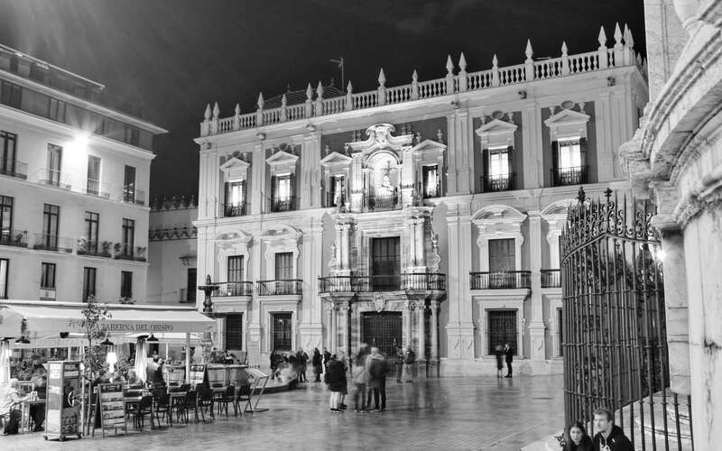 Málaga | Plaza del Obispo at night