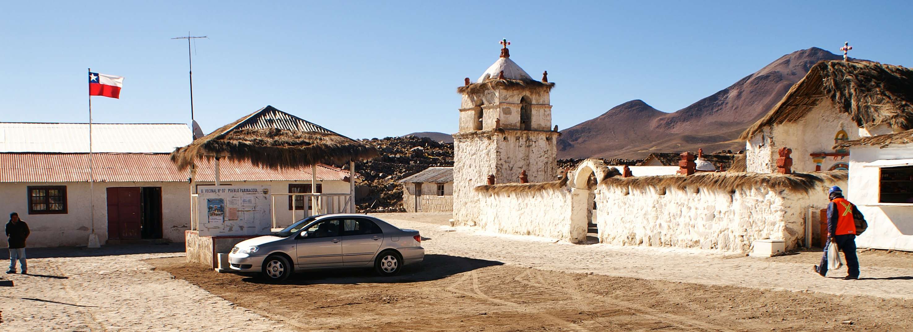 Parinacota | Central plaza with church