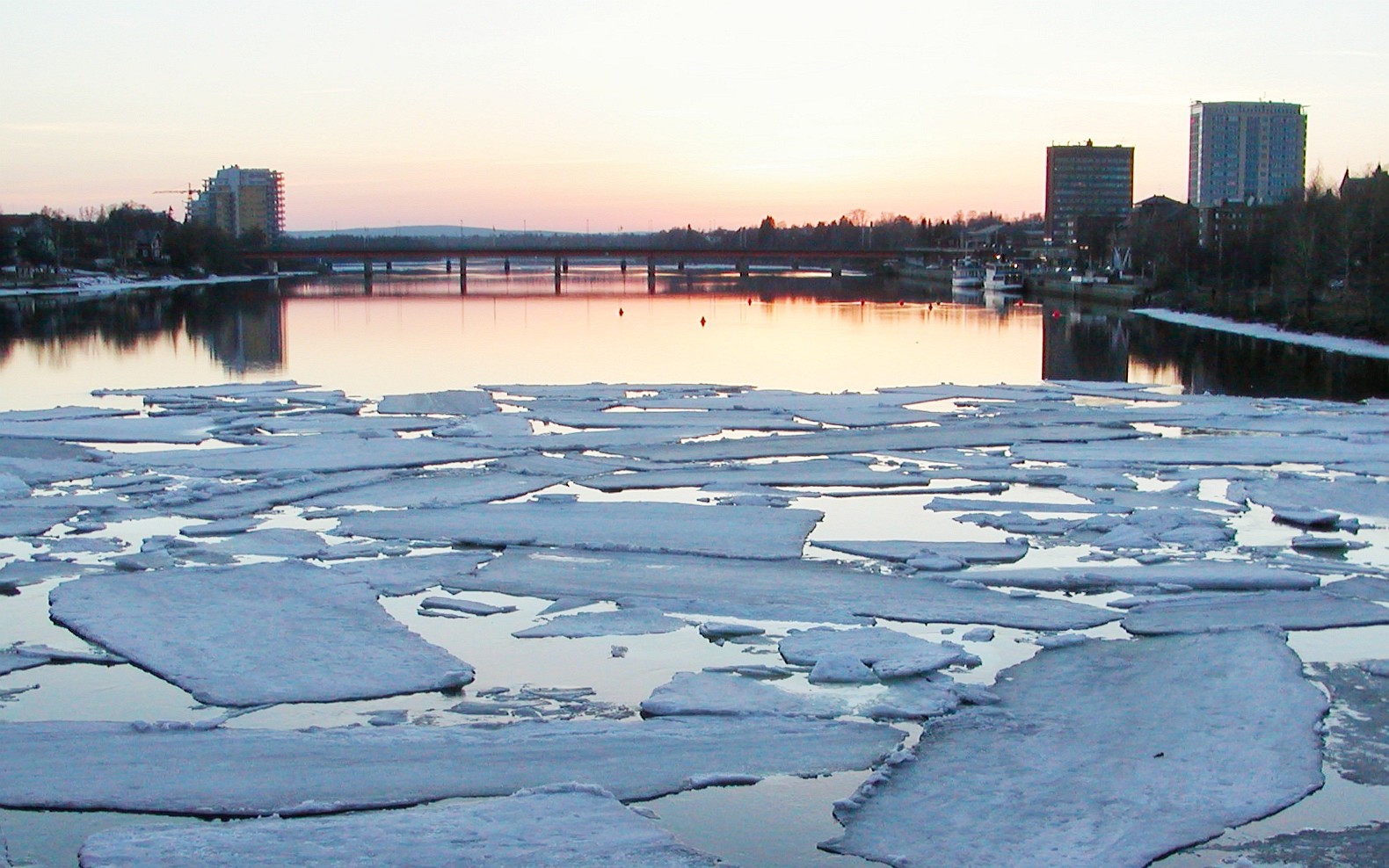 Umeå | Umeaälven with river ice