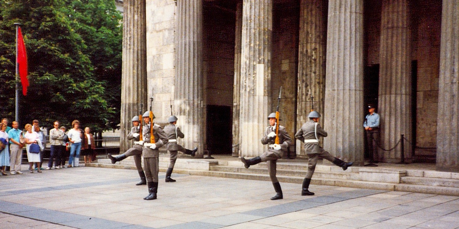 Berlin | Neue Wache with soldiers